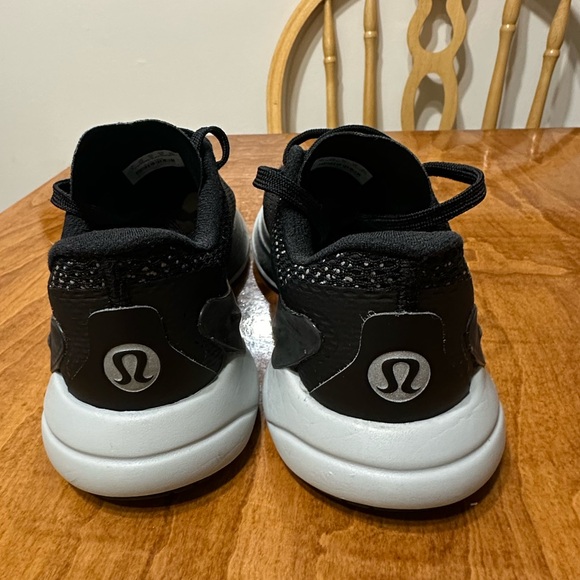 LULULEMON 
Women's Blissfeel 2 Running Shoe SIZE 6 US - Picture 3 of 8